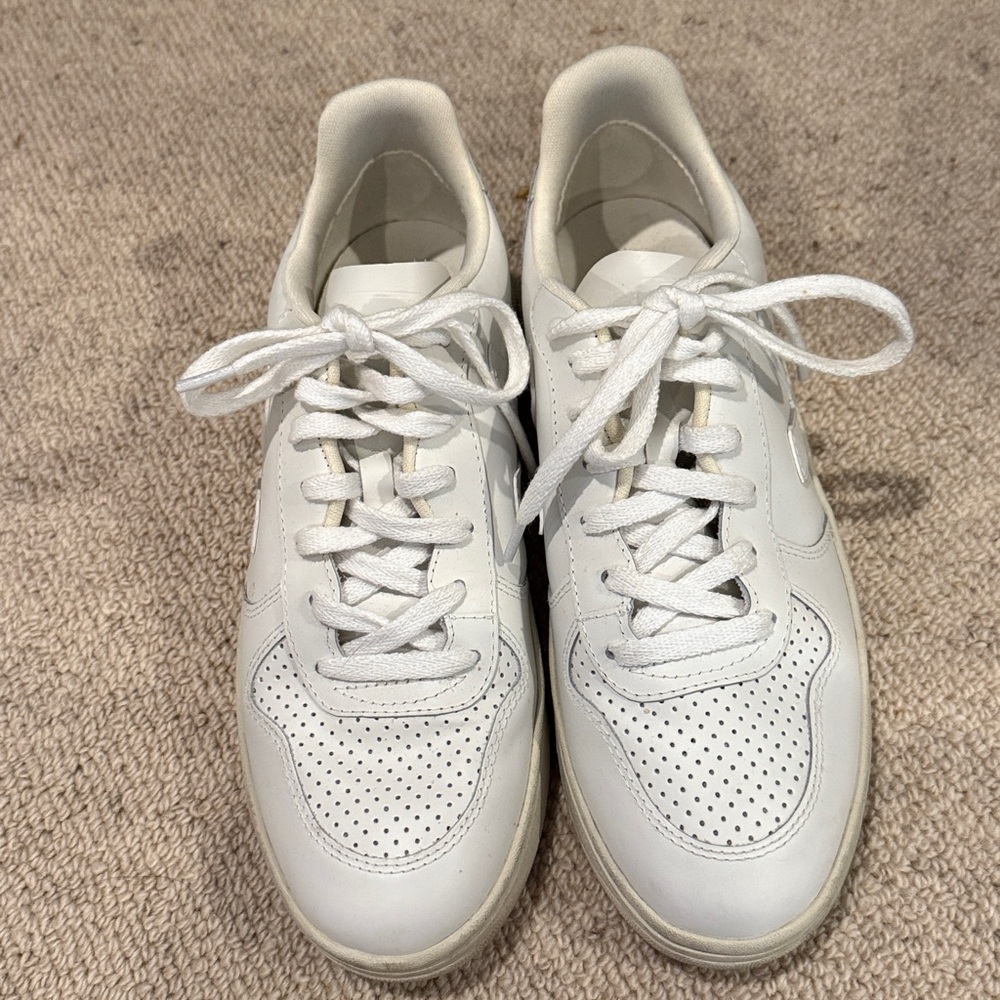 Veja V-90 Women's White Sneakers Size 9 - Picture 3 of 10